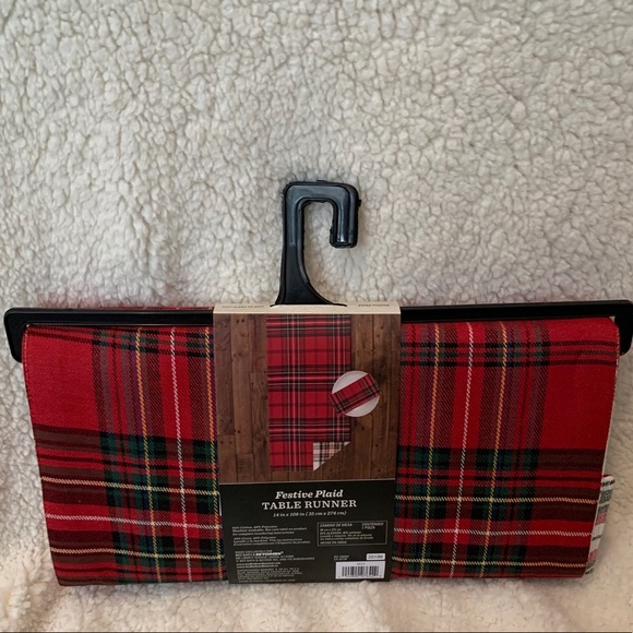 Bee and Willow Other - BEE AND WILLOW REVERSIBLE TABLE RUNNER NWT!